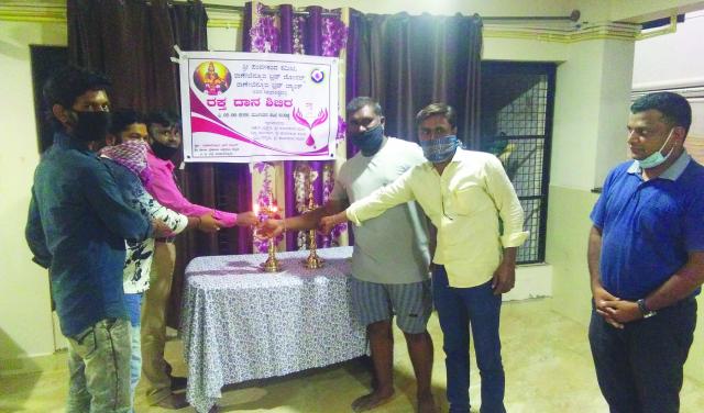 ರಕ್ತ ಅಮೂಲ್ಯವಸ್ತು ಪ್ರಾಣ ಉಳಿಸಲು ಮುಂದಾಗಬೇಕು: ರುದ್ರಪ್ಪ